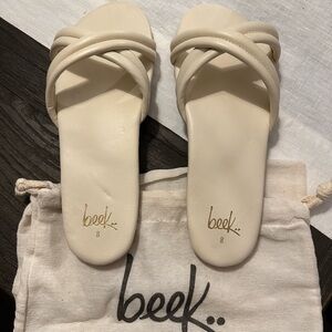 NIB | Beek Bellbird Leather Cross Band Sandals | Eggshell | Size 8